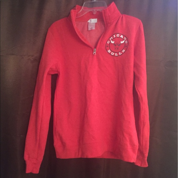 Sweaters - Bulls pull over sweatshirt